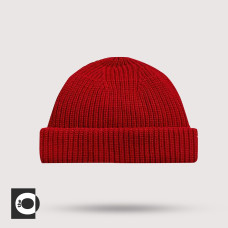 Красная шапка бини